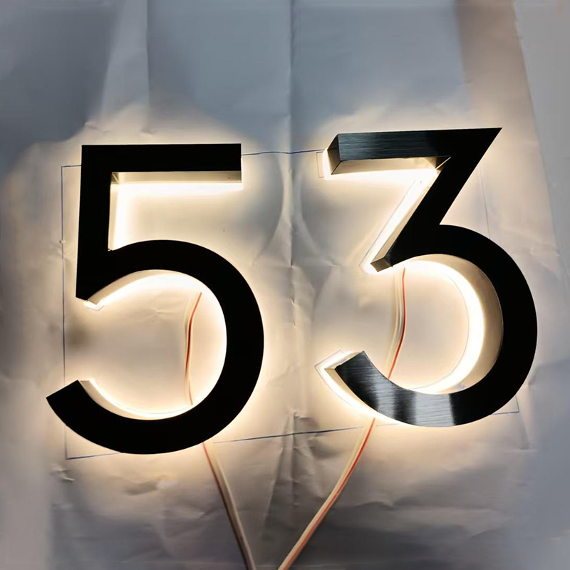 Targa per numero civico a LED  - Outdoor Lighting Logo recensione e prezzo