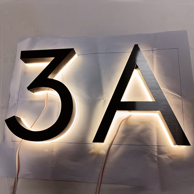 Targa per numero civico a LED  - Outdoor Lighting Logo recensione e prezzo